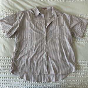 Bailey Rose, pink & blue grey short sleeve button up top. Never worn. Size L.
